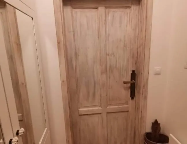 Poetic アパート ミクロフ